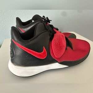 Nike Kyrie Irving - 5Y - kids shoes